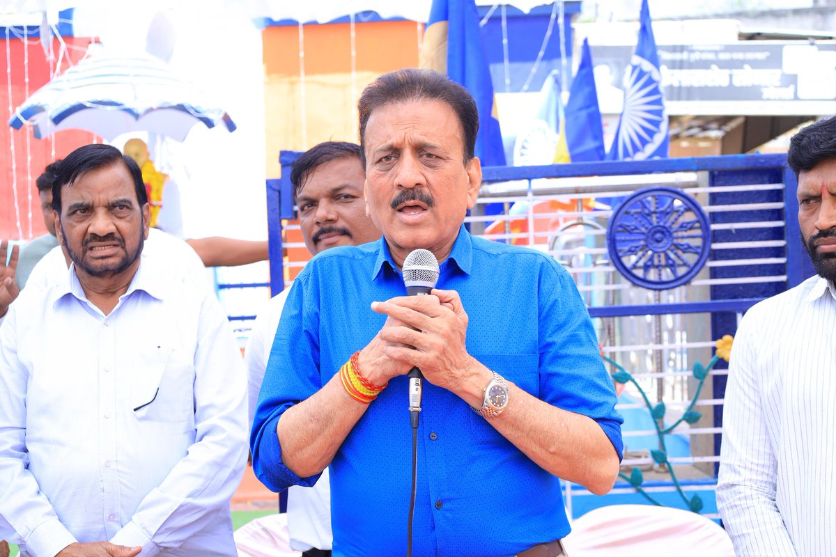 Girish Mahajan tweet media