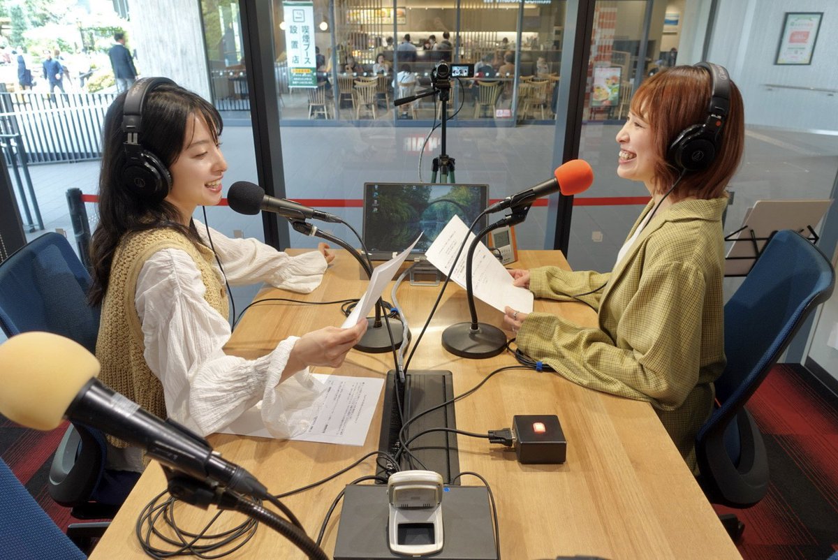 HarusanFlower's tweet photo. \ 出演情報🎧 /
なんと3度目となります！🙇‍♀️✨
レインボータウンFM
「Friday Hit☆Magic」の中の『The Soundtracks』のコーナーに出演させていただきます。♩

そしてそして今回は！！
はるちゃんMCのなんとまりちゃん(安川摩吏紗さん)ゲストトーク回となっております！👏まりちゃんにとっての音楽のお話、私たちにとって音楽のお話、詰まってます。今回はまりちゃんが2曲、私が1曲選曲もしております。🍃ぜひ聞いてください。ᐧ༚̮ᐧ

レインボータウンFM
「Friday Hit☆Magic」
●放送日●
5月1日(金)20:30~
https://t.co/508usYOPPk

●視聴方法●
https://t.co/aQgZ2GgO9b