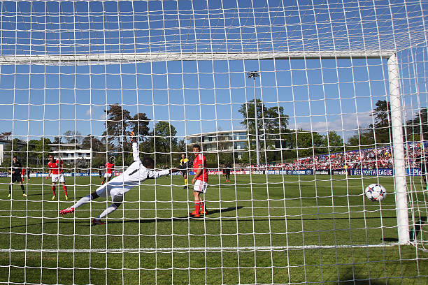 Neste dia, há 12 anos...

O Benfica jogava a 1º final da história da Youth League, perdendo 3-0 com o Barcelona. O SLB foi a campo com Thierry Graça, Rafael Ramos, João Nunes, Alexandre Alfaiate, Rebocho, Estrela, Gilson Costa, Rochinha, Nuno Santos, Romário Baldé e G.Guedes.