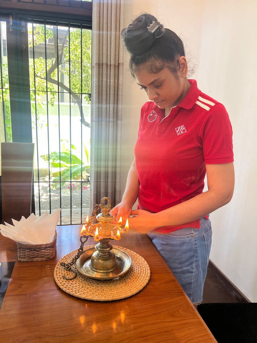 KNayagara's tweet photo. සුභ අලුත් අවුරුද්දක් වේවා!!!☀️💕🍀😊 https://t.co/Xkpyjm7gWi
