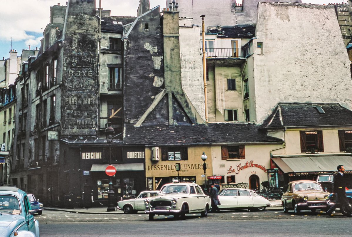 Place Saint-André-des-Arts. 
Années 1960. Paris 6e