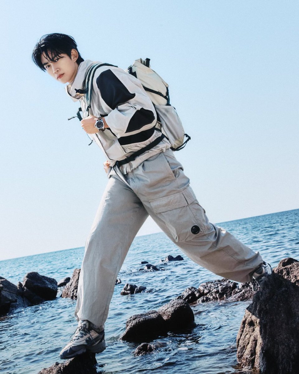 panerai 인스타

instagram.com/p/DXGwfdUCG9j/…

On Ok Taec-yeon’s <a href="/taecyeonokay/">옥택연 아니다🫣</a> wrist, the new Luminor PAM01731 brings back to life the historic Luminor codes of the 1960s. With its tobacco sandwich dial, domed crystal and robust 44mm case, the PAM01731 reflects a design language
