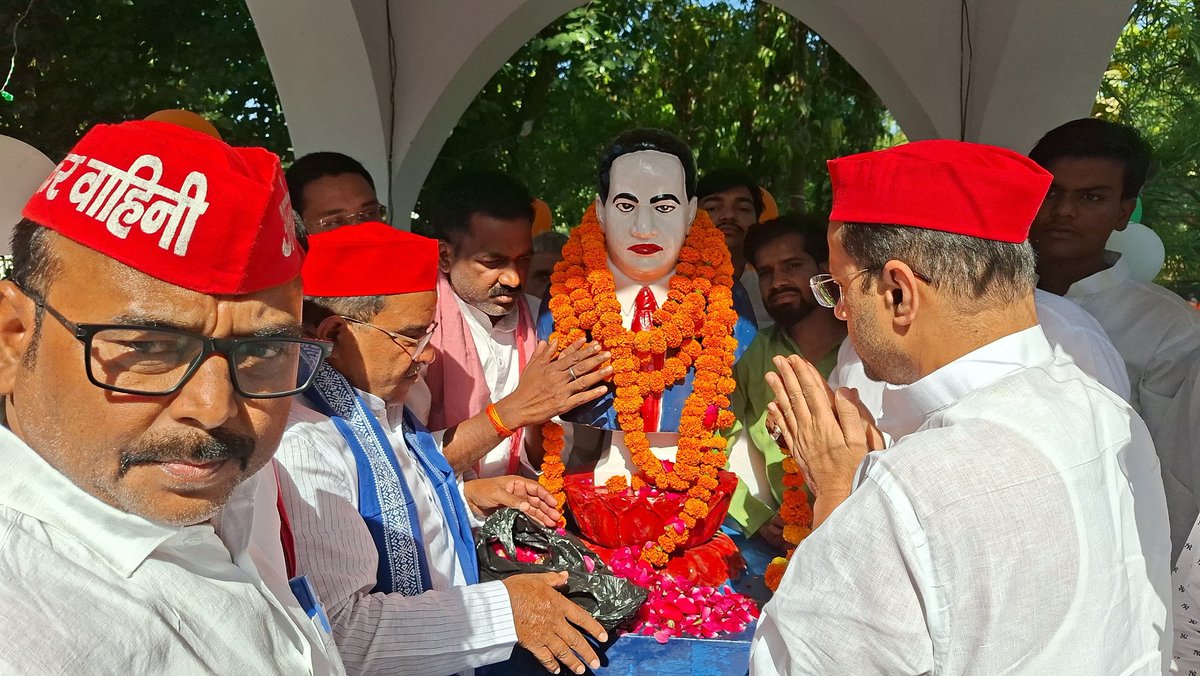 भारत रत्न बाबा साहब अम्बेडकर की 135 वीं जयंती पर शहीद उद्यान बहराइच में बाबा साहब की प्रतिमा पर माल्यार्पण कर उन्हें श्रद्धा सुमन अर्पित किया!