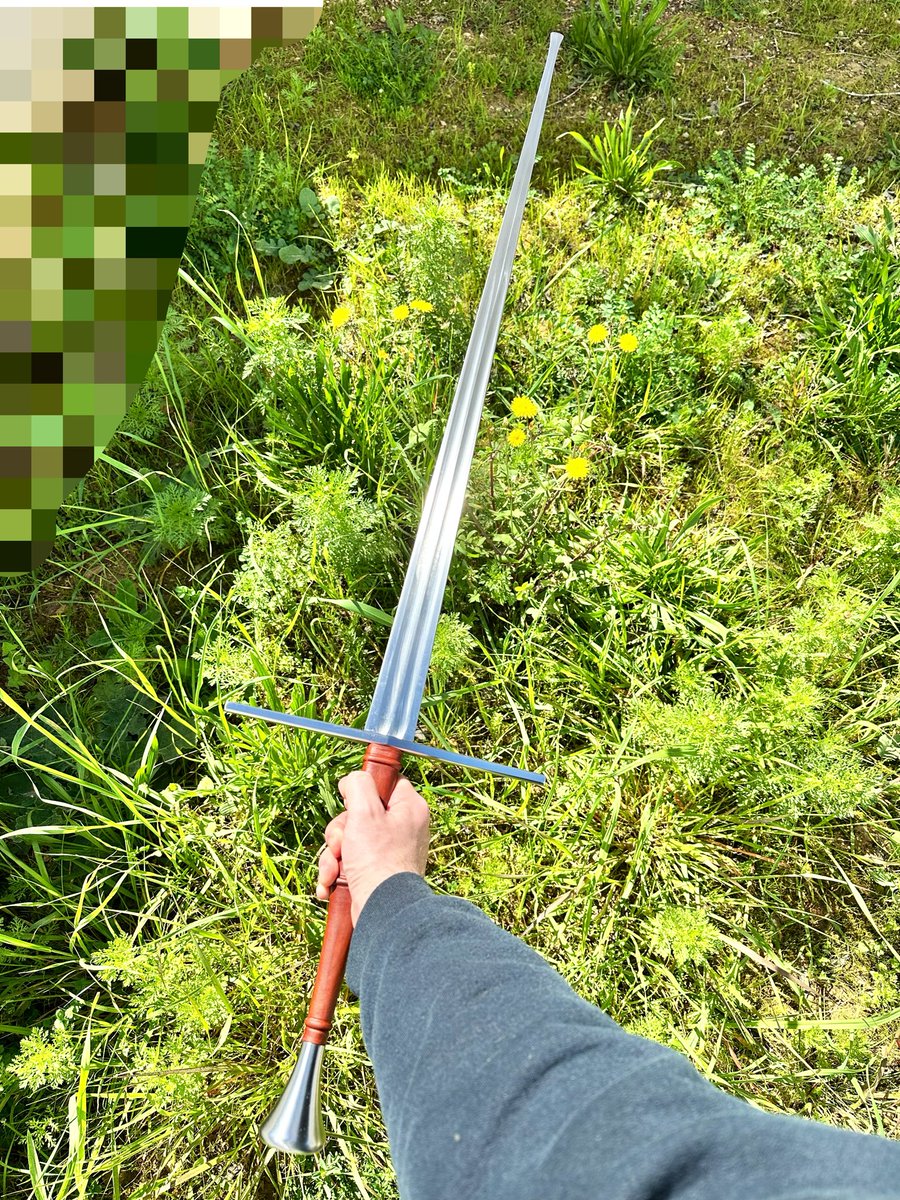 Nevun15's tweet photo. Ah! Tengo una espada nueva! https://t.co/jUTCJWwa01