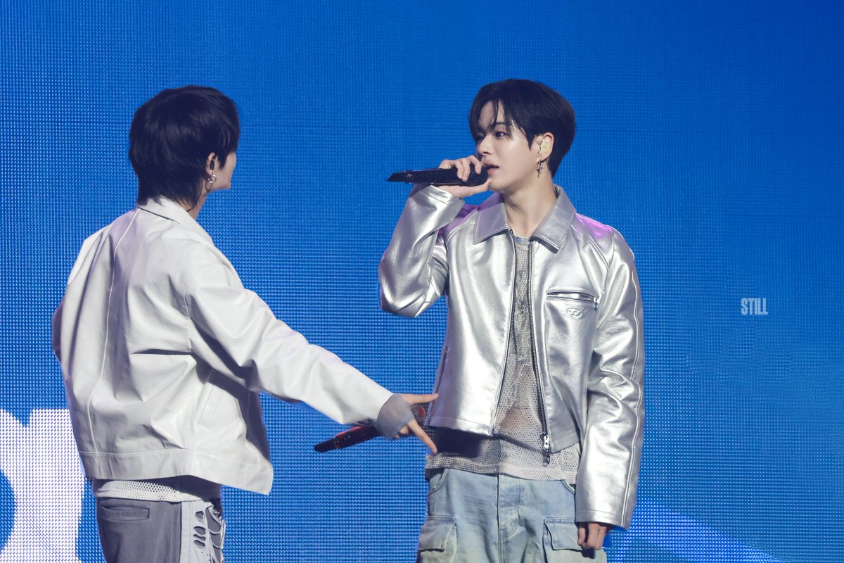 itstill723's tweet photo. 250531 위버스콘 wvscon

형……

#윤재혁 #YOONJAEHYUK #ジェヒョク
#지훈 #JIHOON #ジフン
#트레저 #TREASURE https://t.co/ozzQ2MDpnr