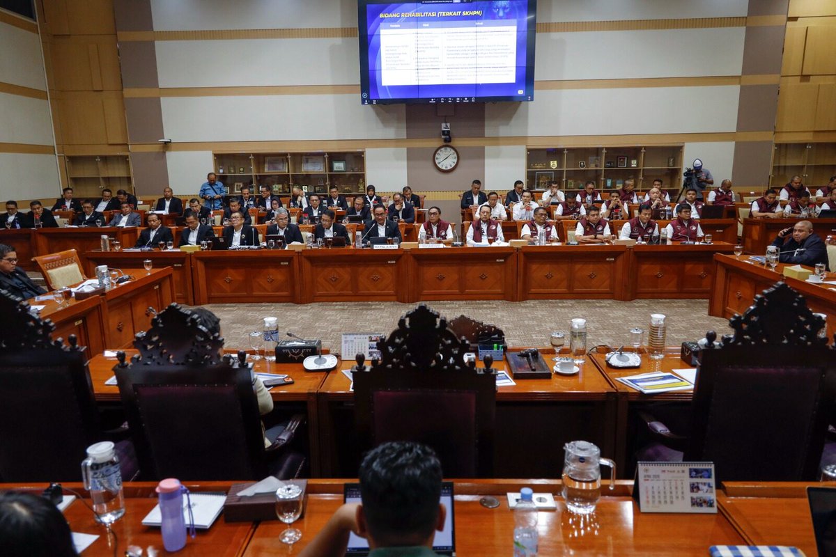 Revisi UU Narkotika: Tarik-Menarik antara Reformasi &amp; Represi

Revisi UU Narkotika kembali dibahas dalam Rapat Dengar Pendapat Umum (RDPU), Selasa (7/4/2026) lalu antara Komisi III DPR RI, BNN, dan Polri.

Harapan masyarakat sipil setiap kali ada pembahasan seperti ini sudah
