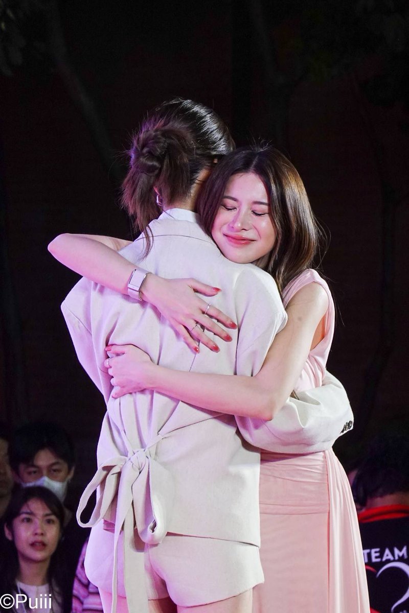 chris 🐾 tweet media