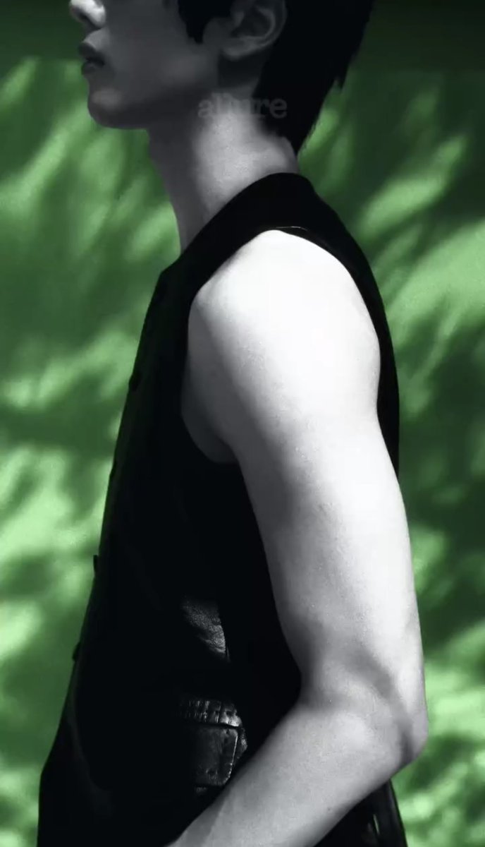 PARK JISUNG’S BICEPS IN 8K???