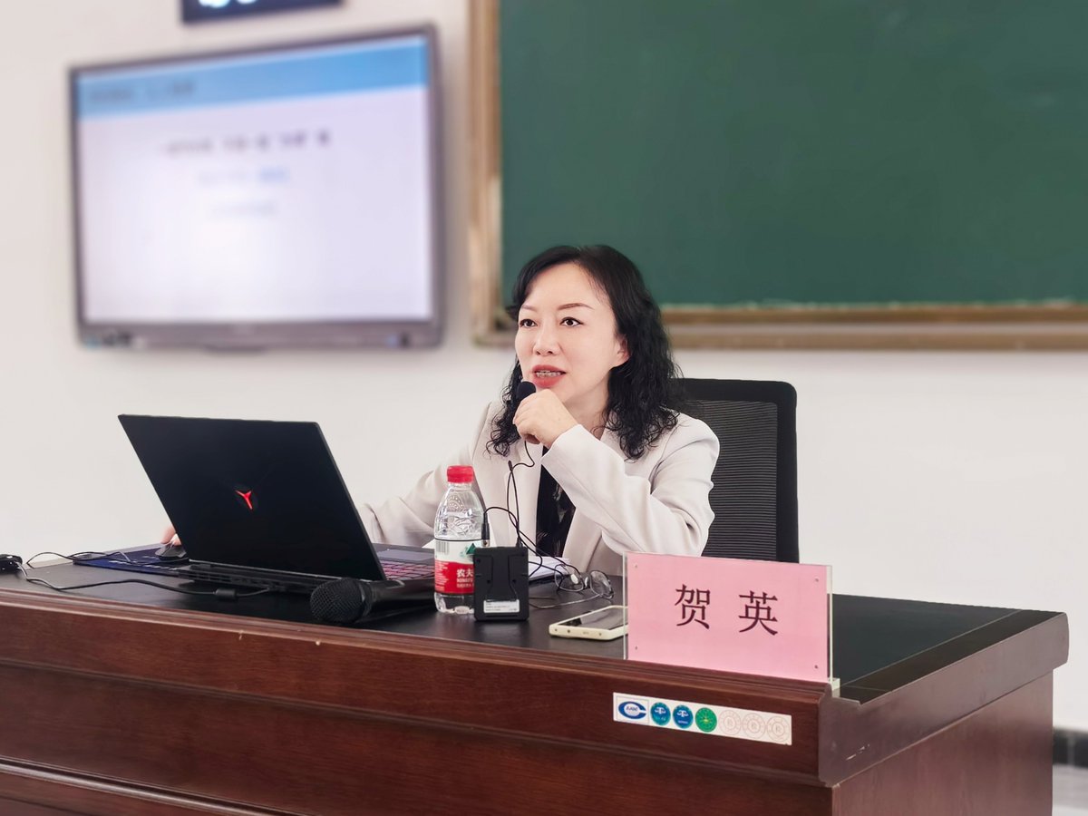 sandeep_kumar50's tweet image. "When you think you’re acing the presentation… but your slide deck is still loading.  #OfficeMoments #TechFails #CampusLaughs"