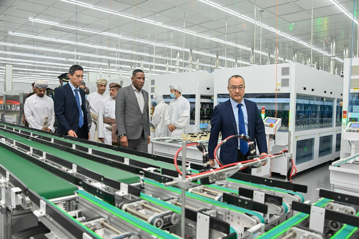 OmanNewsAgency's tweet photo. فخامةُ رئيسِ جمهورية بوتسوانا يزور #ميناء_صحار والمنطقة الحرة ويطّلع على المنظومة المتكاملة والعمليات التشغيلية والمزايا التنافسية للميناء والمنطقة، في إطار زيارة عمل يقوم بها إلى #سلطنة_عُمان.

#العُمانية https://t.co/fPxYU3fWLK
