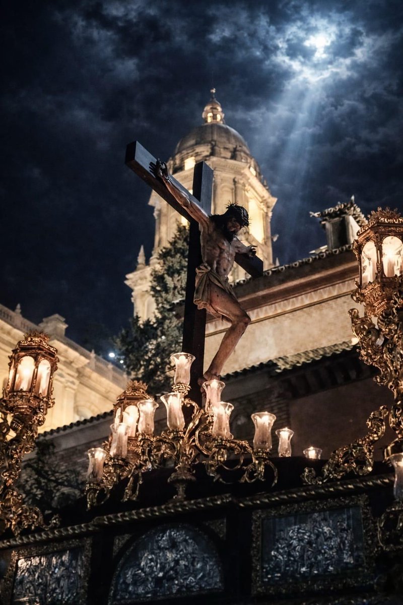 Verdaderamente era el Hijo de Dios...
#CofradíasMLG 
<a href="/cristomutilado/">COFRADIA MUTILADO</a>