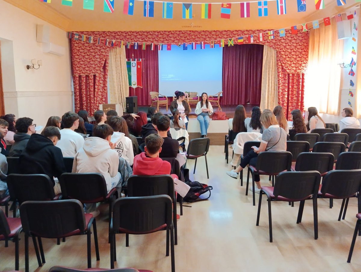 feclcz's tweet image. En el segundo día del viaje a Italia Erasmus+ de 4º de #Secundaria ha habido cambio de planes por el tiempo lluvioso ☔️ 🇮🇹🇪🇺 @colegiosfec