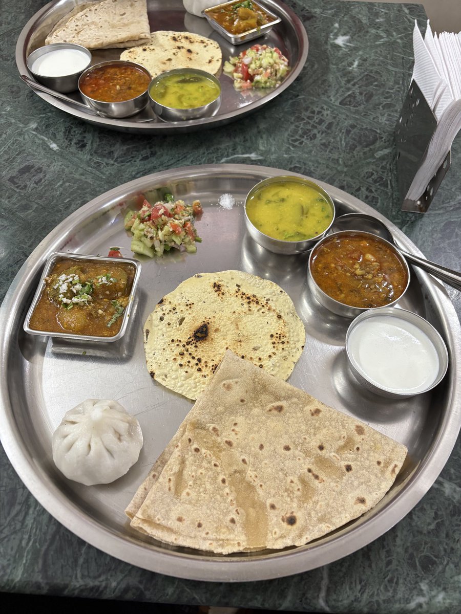 dhavalkulkarni's tweet image. A hearty and fulfilling meal at Swad Dining in Ganpatipule, Ratnagiri. Simple and tasty vegetarian food. 

#food #eatingout #diningout #MarathiFood #Ratnagiri #Marathi #Maharashtra #khawayya #khaugiri #jewan