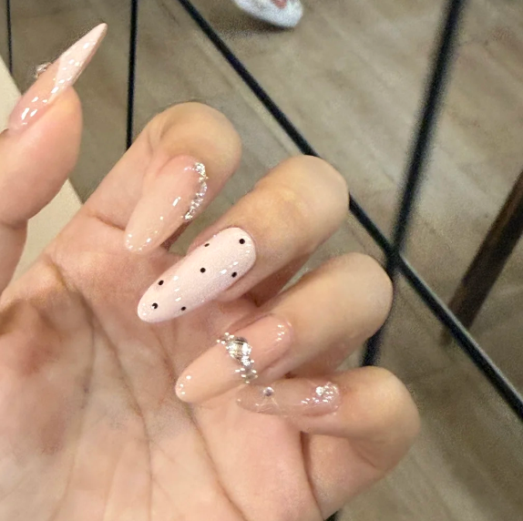 Kaydevold's tweet photo. Get a beautiful manicure https://t.co/Hf9lfNAWEg