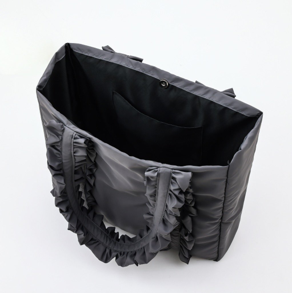 FCgoods_myfav's tweet image. กระเป๋าน่ารักมากๆทั้ง 3 แบบเลย

• tote bag (black / check) มีช่องใส่ของด้านใน
• 1,190฿ ส่ง 60
• มัดจำ 790

• bongbongee eco bag
• 850฿ ส่ง 50
• มัดจำ 550

#ตลาดนัดสวนแครอท #ตลาดนัดseventeen