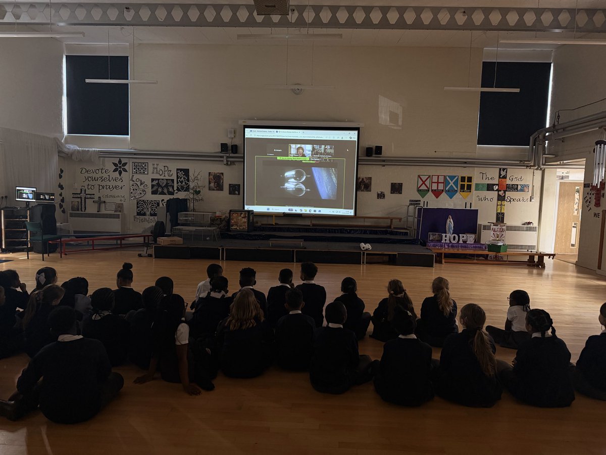 SaintAnnesCPS's tweet image. Year 3 &amp;amp; 4 had a fantastic experience on Zoom 💻🚀 learning more about space and what it’s really like! They loved asking lots of different questions 🌟 #STEM #Learning