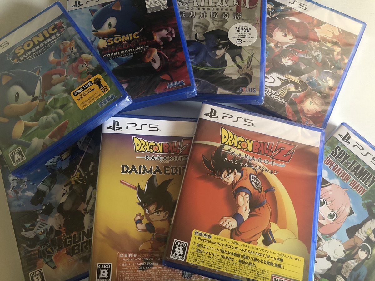 昨日PS Portalやる機会ないってポストをしたので、何となくそばにあったPS5の新品未開封ゲームを並べてみた！

ガンダムにドラゴンボールにスパイファミリーにペルソナにライドウにソニック✨️

いつか時間作って遊ぶからね😉

※現在の積みゲーは約1500本
※クリア済みのゲーム約300本