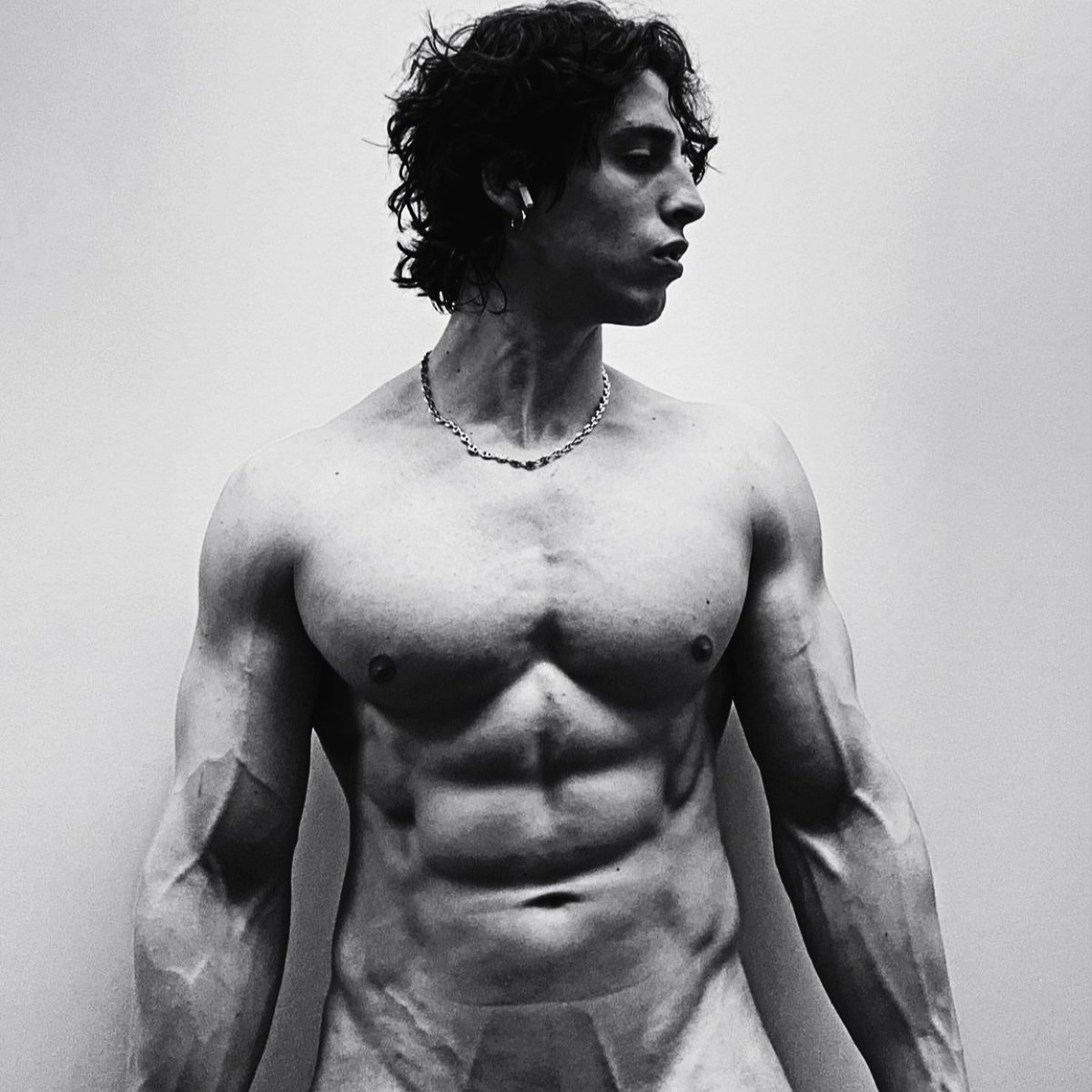 𝐀𝐒𝐇𝐑𝐈𝐌 𝐇𝐀𝐒𝐒𝐀𝐓 tweet media