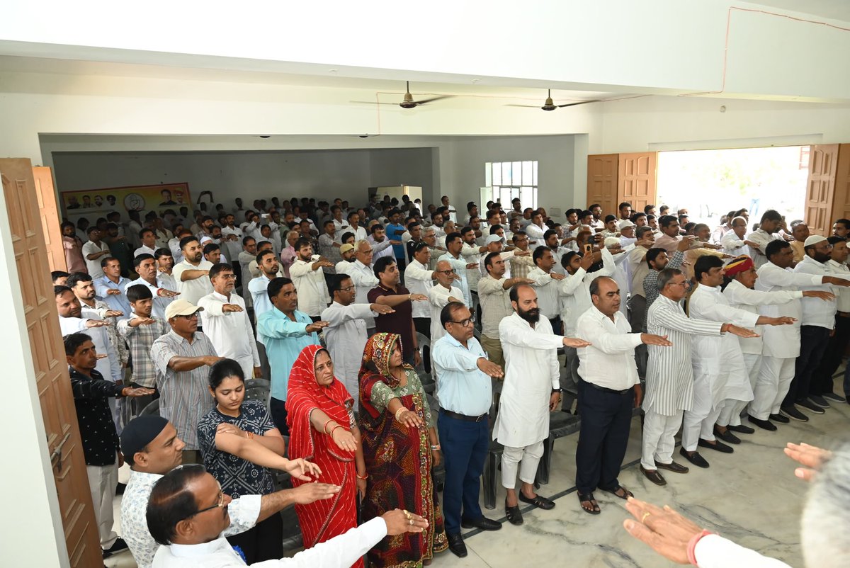 भारतीय संविधान के शिल्पकार 'भारत रत्न' डॉ. भीमराव अंबेडकर जी की जयंती पर कोटि-कोटि नमन।

बाबा साहेब ने हमें केवल संविधान नहीं दिया, बल्कि वो अधिकार दिए जो हर नागरिक को समानता, न्याय और सम्मान की गारंटी देता है। उनके विचारों ने देश की लोकतांत्रिक आत्मा को आकार दिया और सामाजिक