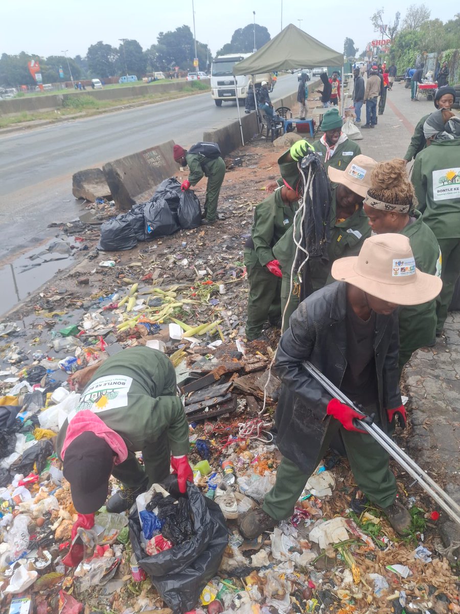 SoulbentProject's tweet photo. Cleanup in Honeydew Johannesburg, Soulbent Project NPO south africa https://t.co/JOKRKARdAG