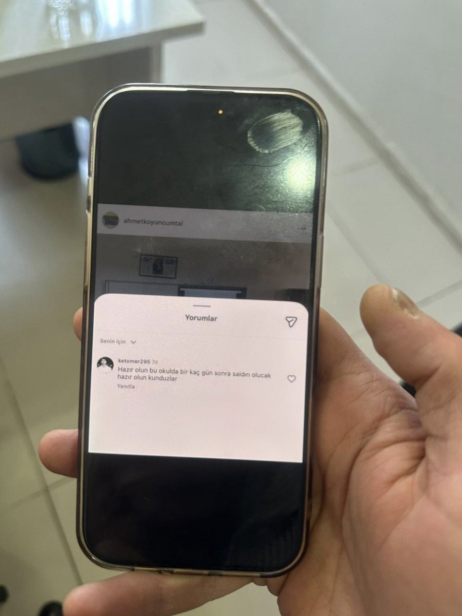 siyahsancakx's tweet image. ⚪️ Şanlıurfa Siverek’te liseye saldırı düzenleyen eski öğrencinin, sosyal medyada okulu hedef aldığı iddia edildi; 

“Hazır olun, bu okula birkaç gün sonra saldırı olacak. Hazır olun kunduzlar.”