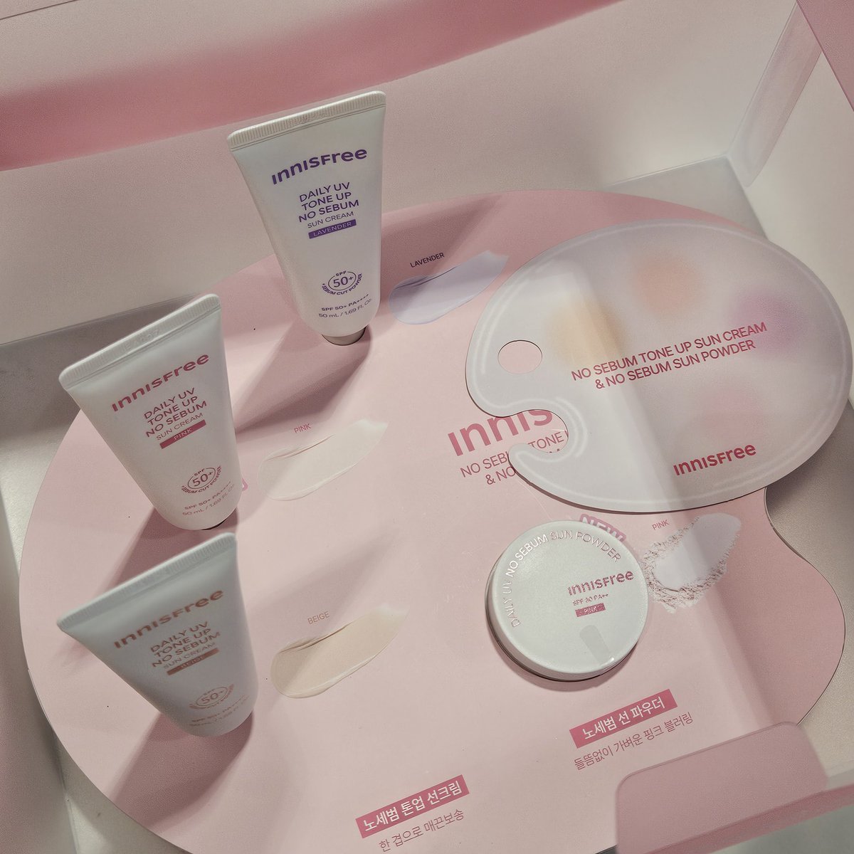 innisfree_kr's tweet image. 노세범 선파우더 오특 = 8,500원💗

들뜸 없이 가볍게 핑크 블러링 
유분 / 톤업 / 자차까지
한 번의 터치로 끝🗯

👉oliveyoung.co.kr/store/goods/ge…

🎁 #RT = 3명
노세범 톤업선 3종 + 노세범 선파우더 시딩키트 증정!

인용 / 멘션 달아주면
당첨 확률 UP~~🚀