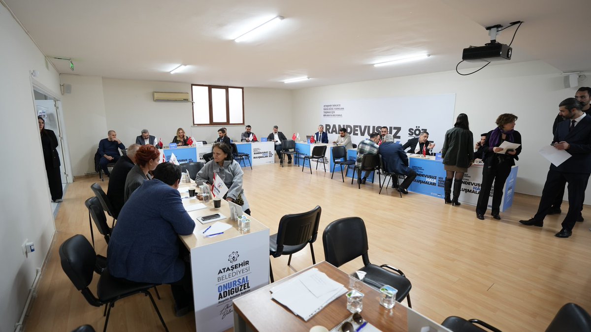 onursaladiguzel's tweet photo. Halk Buluşmalarımızın 7’ncisini Kayışdağı Ataevi’mizde gerçekleştirdik.

Başkan yardımcılarımız ve birim müdürlerimizle birlikte, komşularımızın talep ve önerilerini doğrudan dinledik; çözüm üretmek için notlarımızı aldık.

Günün ilk saatlerinden itibaren görüşlerini bizimle paylaşan tüm komşularımıza teşekkür ediyorum. Ataşehir’i birlikte konuşmaya, birlikte çözüm üretmeye devam ediyoruz.