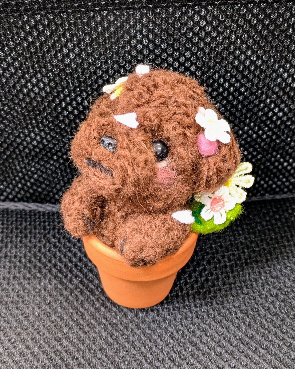Enjoy_AMIAMI's tweet photo. 「たかがB型作業所のハンドメイドでそこまで時間と手間掛けなくてもいいじゃんwww」
って言う人もいるけれど。

妥協することは出来ない性分。

作品を迎えてくださる方は
生きていくために不可欠な“お金”と引き換えるんだから。 https://t.co/bINcsus4Qe