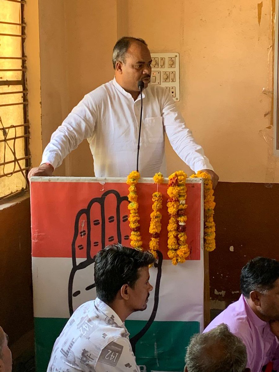 कांग्रेस कार्यालय राजगढ़ में आदिवासी कांग्रेस की बैठक में आदिवासी कांग्रेस के प्रदेश अध्यक्ष श्री रामू टेकाम जी, आदिवासी कांग्रेस ज़िला अध्यक्ष श्री देवेंद्र सिंह भिलाला जी सहित कांग्रेस कार्यकर्ता के बीच उपस्थित होकर आगामी संगठनात्मक रणनीति बनाई
