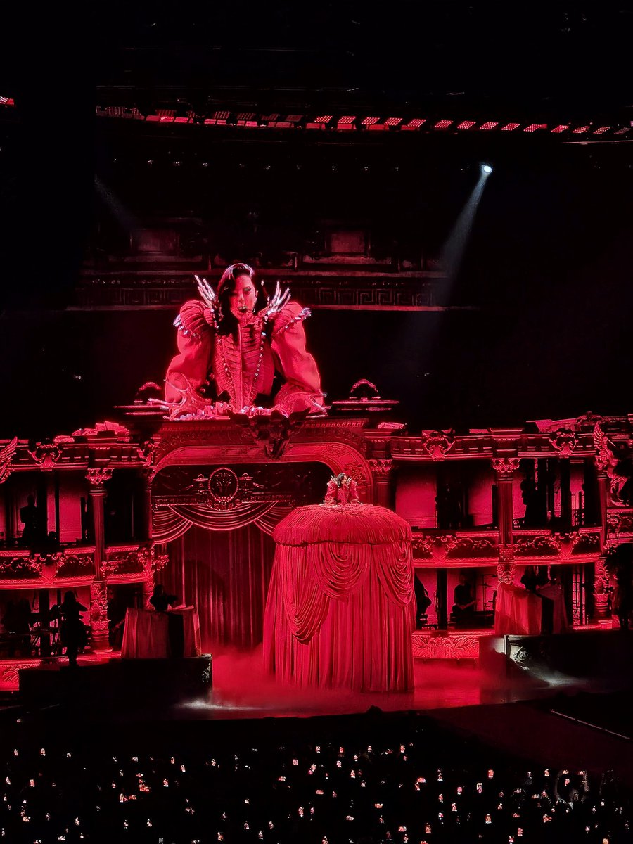 ℓє ρєτιτ ƒℓο tweet media