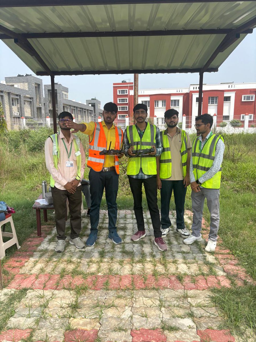 DronierAVIGATIO's tweet photo. Congratulations dear pilots for training with us and making our first quarter of the year memorable.  Contact us for Drone Training, MRO, DaaS at dronieravigation@gmail.com or call us at 📞9818098766 or 
📞9718028897

#DroneTraining #RPTO #AffordableCourses #DronierAvigation https://t.co/ktQlckGrz6