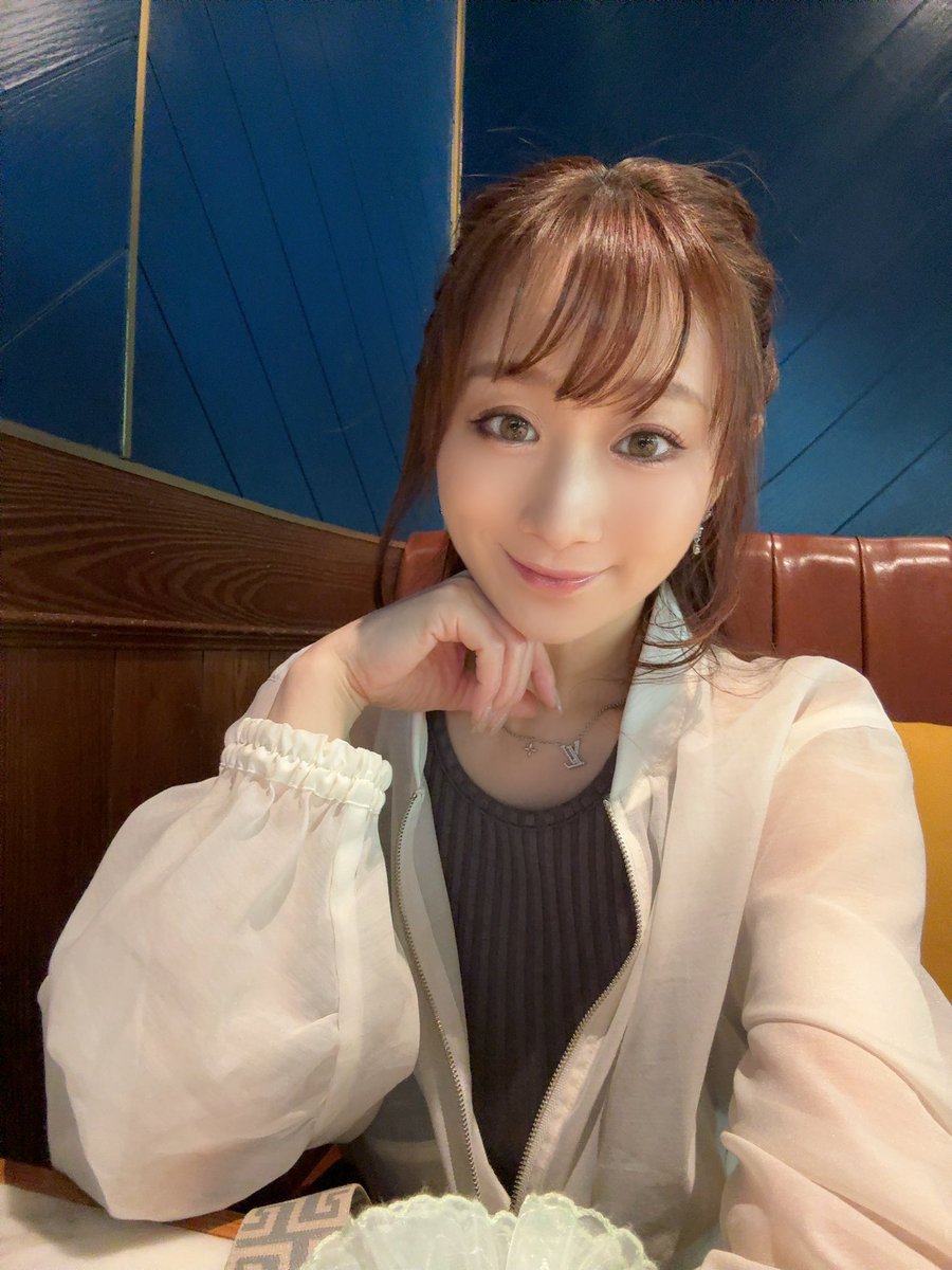 yuu_kawakami's tweet photo. 4月スケジュール🗓️
ラビリンスはカウンター７席の小さなお店ですが、ゆっくりお話しができてよいですよ🤗
GWの予定も出てるので遠方の方は是非ご予約してご来店下さいね😍
ご予約はこちら💁‍♀️
https://t.co/vKwepBvhvi https://t.co/XCfAIAwjA4