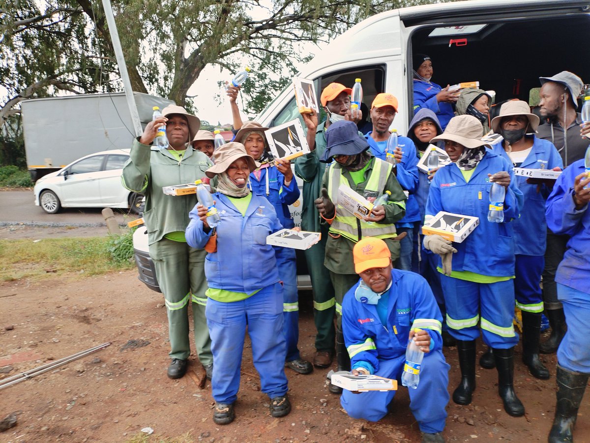 SoulbentProject's tweet photo. Cleanup in Laudium pretoria, Soulbent Project NPO south africa https://t.co/hujJN6V3jK