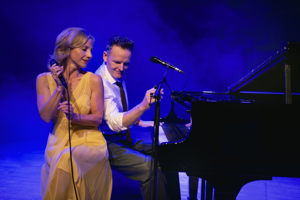 spyinthestalls's tweet image. 📣▪️ REVIEW | HOORAY FOR HOLLYWOOD at the Duchess Theatre | UK Tour
🎭▪️ ⭐⭐⭐⭐
💬▪️ “Pulman’s voice is the evening’s prettiest pleasure”
📖▪️ thespyinthestalls.com/2026/04/hooray…
📷▪️ Matt Crockett
#️⃣▪️ #reviews  #thespyinthestalls #cabaret