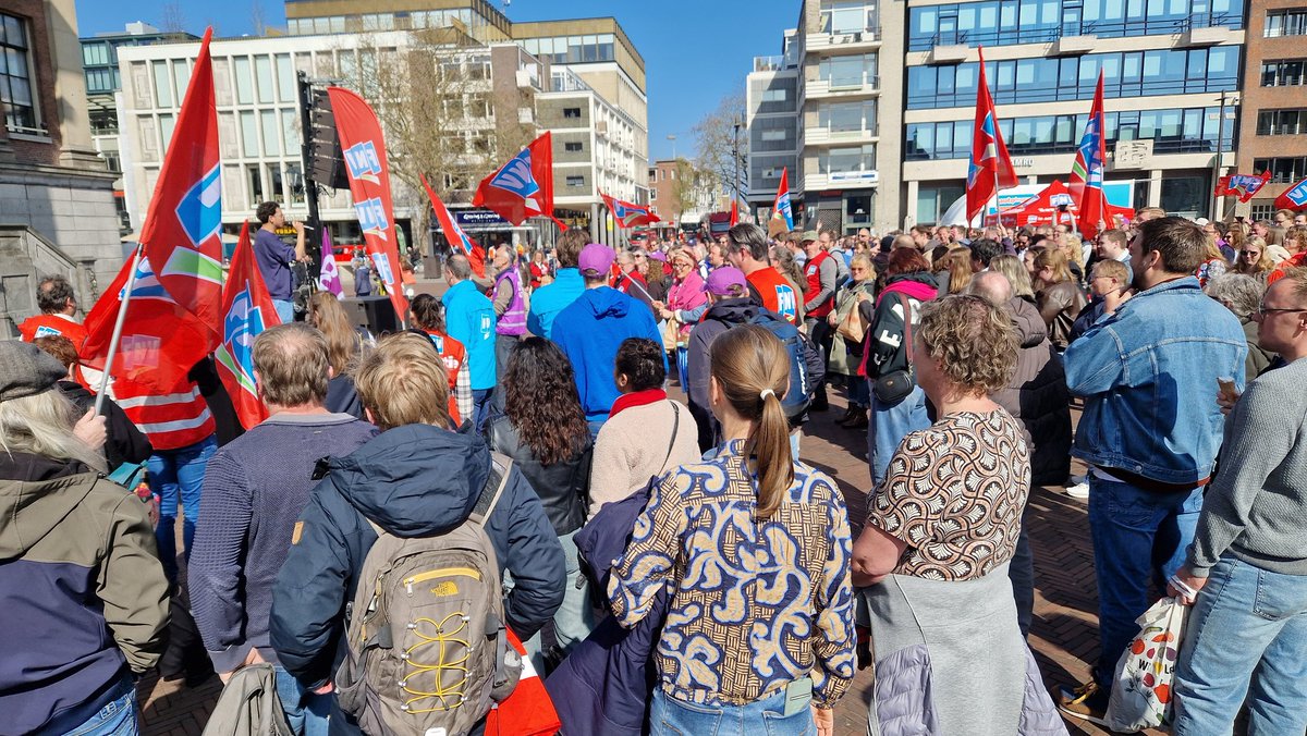 ikbenJeannette's tweet image. Actie  oerend op de grote markt in #Groningen #Stopdenullijn