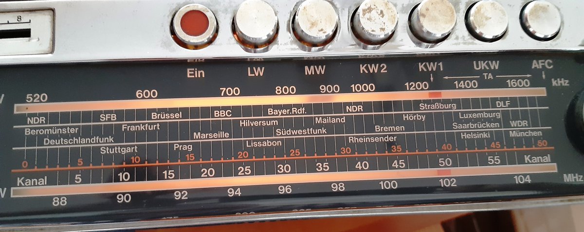 EL_ALMACEN_TC's tweet image. RADIO TELEFUNKEN BAJAZZO UNIVERSAL 301, 1972-74, ENCIENDE. todocoleccion.net/radios-transis… a través de @todocoleccion #Telefunken #Radio #Transistor #VintageRadio #Coleccionismo