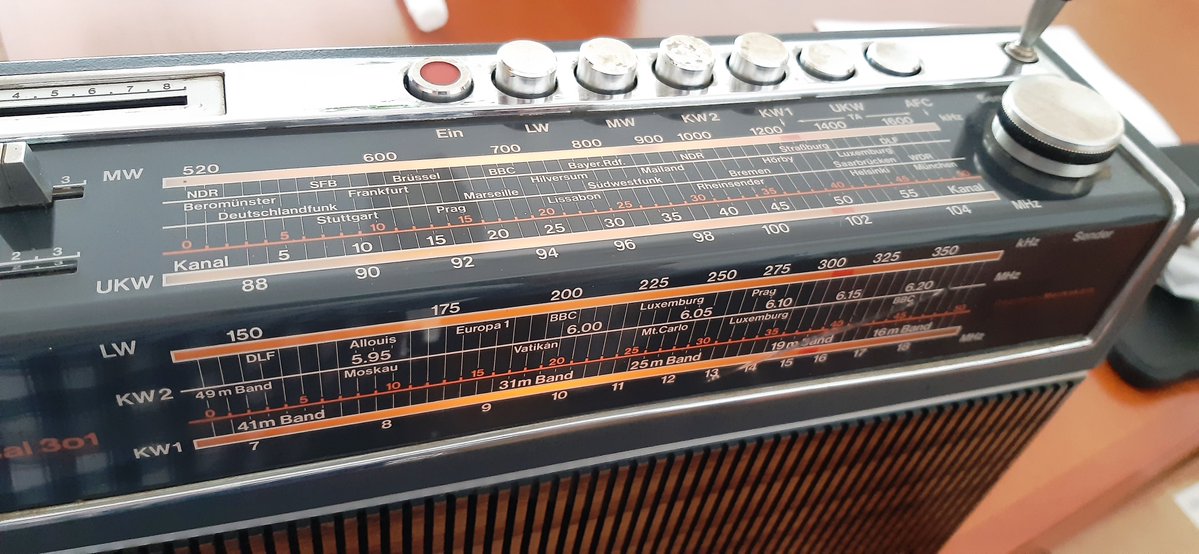 EL_ALMACEN_TC's tweet image. RADIO TELEFUNKEN BAJAZZO UNIVERSAL 301, 1972-74, ENCIENDE. todocoleccion.net/radios-transis… a través de @todocoleccion #Telefunken #Radio #Transistor #VintageRadio #Coleccionismo