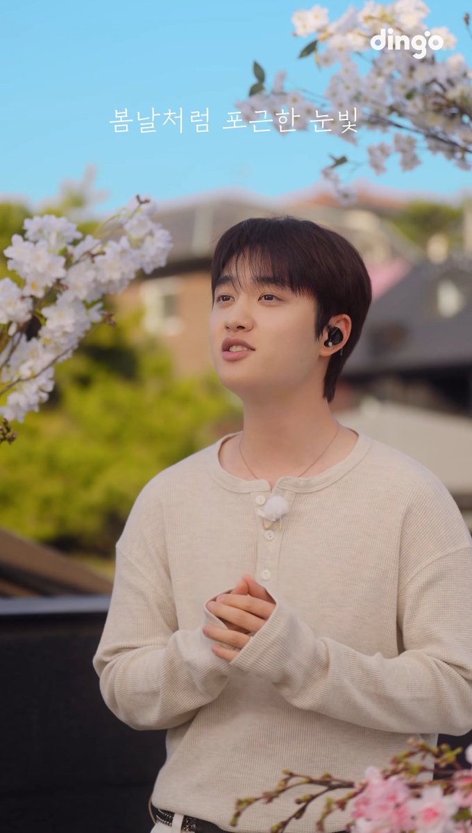 xopinkpink's tweet image. 오늘같은 따듯한 봄날에 스스로 됴벅됴벅 와준 팝콘 세로라이브라니 경수가 진짜로 봄날처럼 포근한 눈빛과 목소리로 노래하고 있어서 마음이 사르르 녹아내렸다네요.. 경수야 노래해줘서 고마워🥹
#도경수 #DOHKYUNGSOO
#Popcorn #팝콘 #팝콘_세로라이브