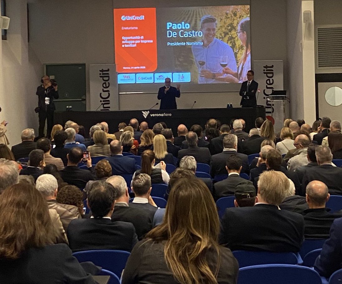 paolodecastro's tweet image. Al #Vinitaly ho aperto il Forum UniCredit  #Nomisma dedicato all’enoturismo: una leva strategica sempre più centrale per la competitività del vino italiano🇮🇹
Serve visione europea, investimenti mirati e integrazione tra territori, imprese e cultura. Il futuro del #vino passa