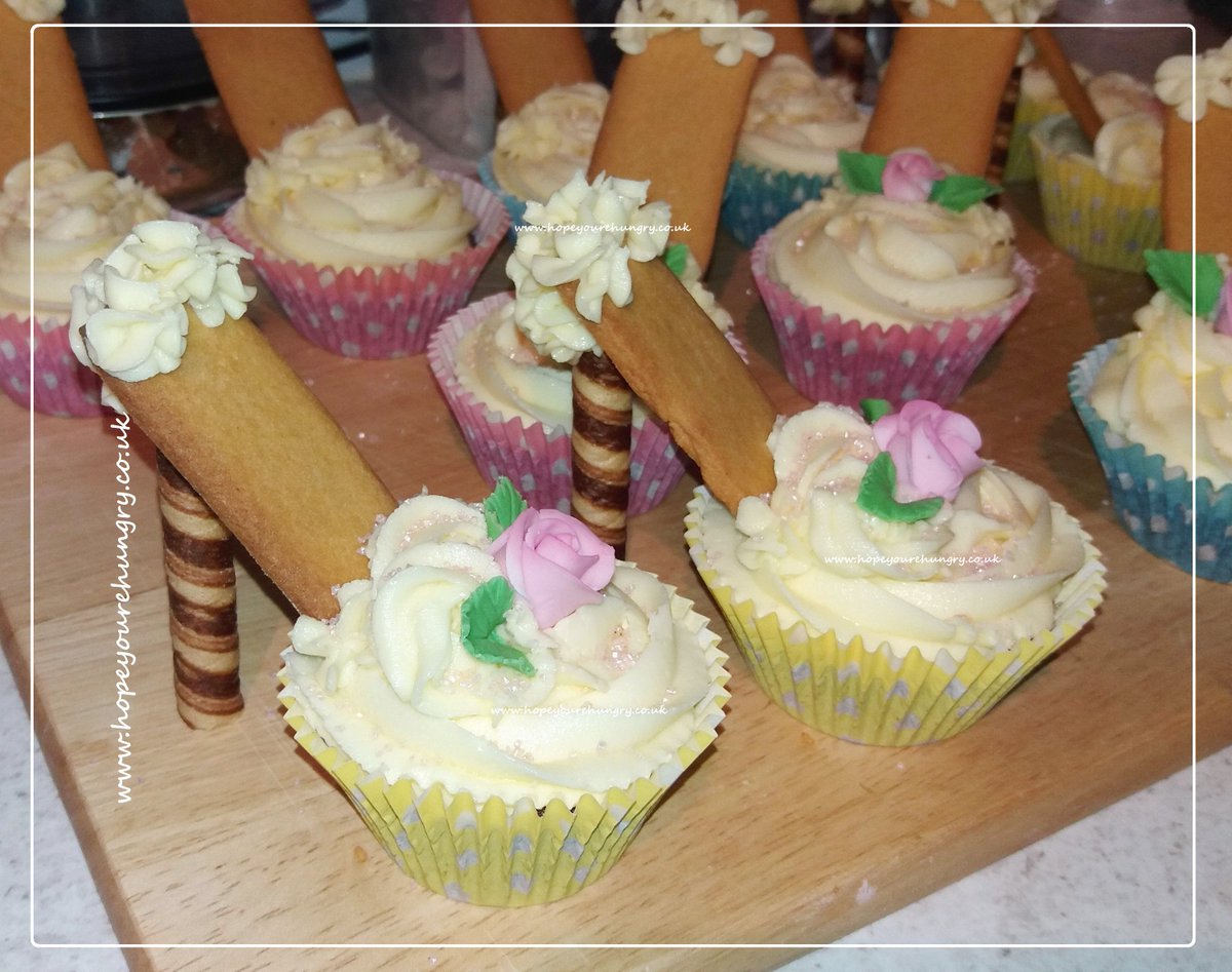re_hungry's tweet image. Good morning lovely Hungrys! It's a beautiful day &amp;amp; the #sugarart awaits! Twirling into Tuesday with my cute Cupcake Chocola-Toes - recipe: hopeyourehungry.co.uk/cupcake-chocol… Frivolous, fun &amp;amp; a little bit fancy, pretty chocolate cupcake shoes. Have a #delicious day &amp;amp; stay hungry! ;) x