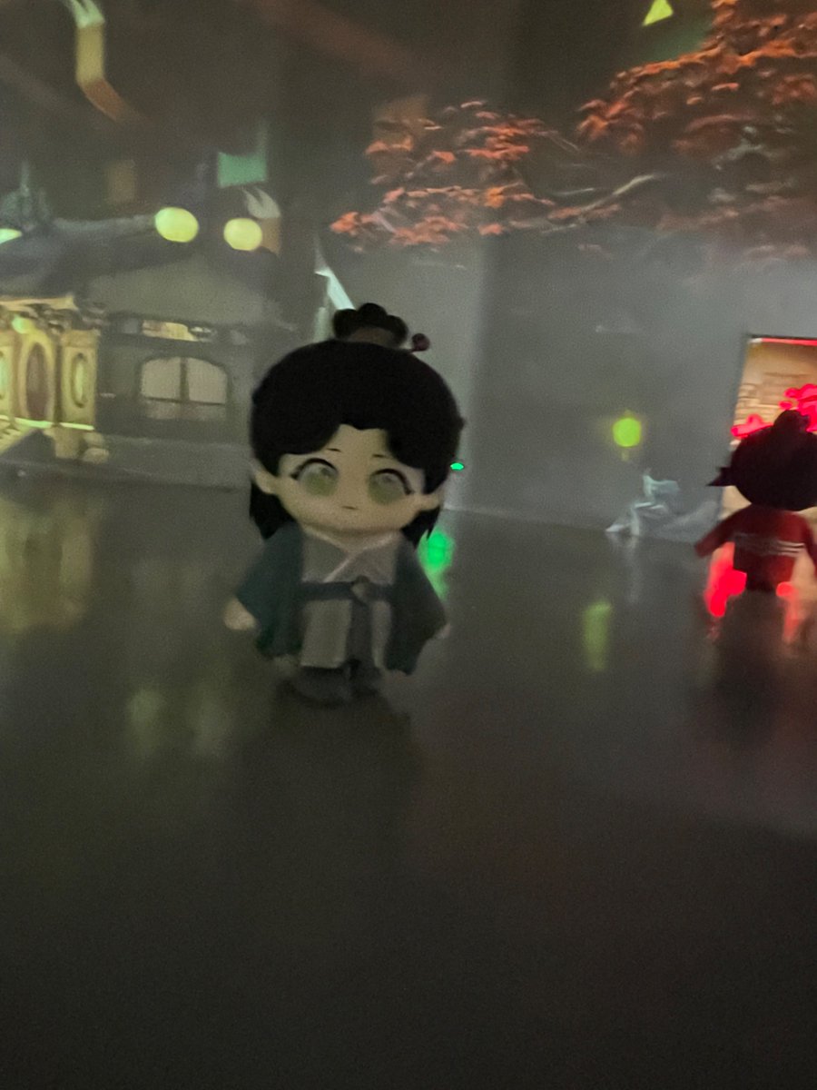 計4回くらい通りすがって構ってもらったんだけど毎回何分そこにいるって決まってるのかな。ファンサして少ししたらぽよ夷が背中向けて裏に帰っていくのもよかった。ズンズン帰るぽよ夷に反してもうええんか？の顔してくれるぽよ花かわいかった。