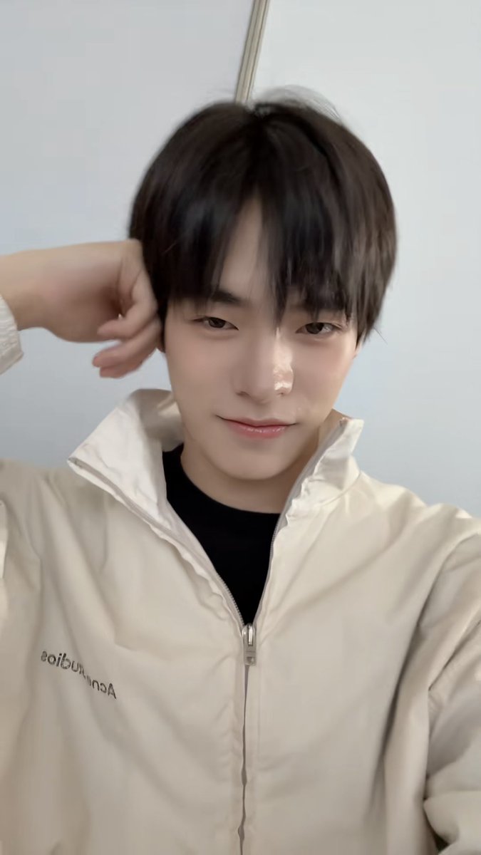 nongred🫕* tweet media