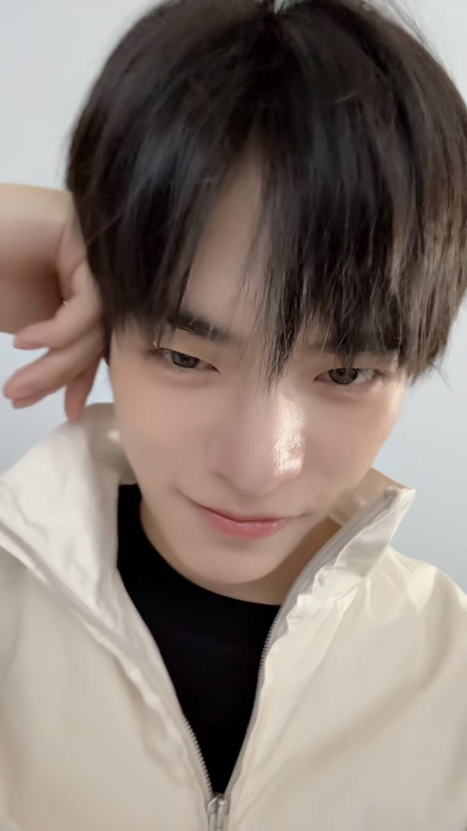 nongred🫕* tweet media