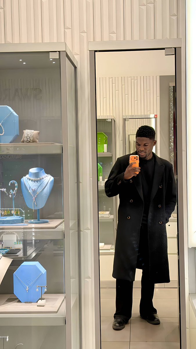 Mrbluemax tweet media