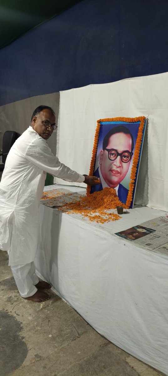 JagaKuswaha's tweet photo. अंबेडकर जयंती के अवसर पर राष्ट्रीय लोक मोर्चा प्रदेश कार्यालय, पटना में भारत रत्न डॉ. भीमराव अंबेडकर जी के तैलचित्र पर पुष्प अर्पित कर उन्हें श्रद्धा-सुमन अर्पित किए💐🙏
#AmbedkarJayanti 
#135th #जयभीम #JaiBhim 
#ambedkar #AmbedkarJayanti https://t.co/jvFhKrD4PV
