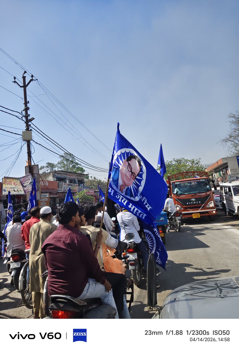 डुमरियागंज बस्ती में खुलेआम रोड जाम कर आम जनमानस को परेशानी में डाल पूरा दिन कड़ी धूप में तमाशा बना कर खड़ा रखा, पुलिस प्रशासन की लचर व्यवस्था से आम जनमानस परेशान।
<a href="/myogiadityanath/">Yogi Adityanath</a> <a href="/Uppolice/">UP POLICE</a> <a href="/dgpup/">DGP UP</a>