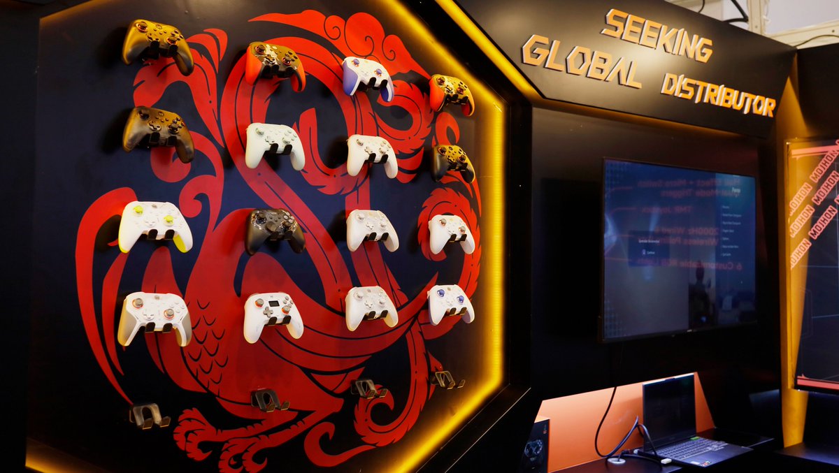 mojhonJP's tweet image. DAY2 ✨香港エレクトロニクスフェア 展示会
                                まだまだ続きます！ 

👀 新しいモノを見つけられるのは、どっちの目？

#MOJHON #BIGBIGWON #STORM #新作品 #香港エレクトロニクスフェア #HongKongElectronicsFair #春の出展 #ゲーミングコントローラー #ブース1D_B10