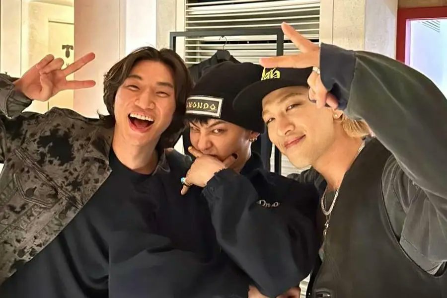 the moon under the stars. tweet media