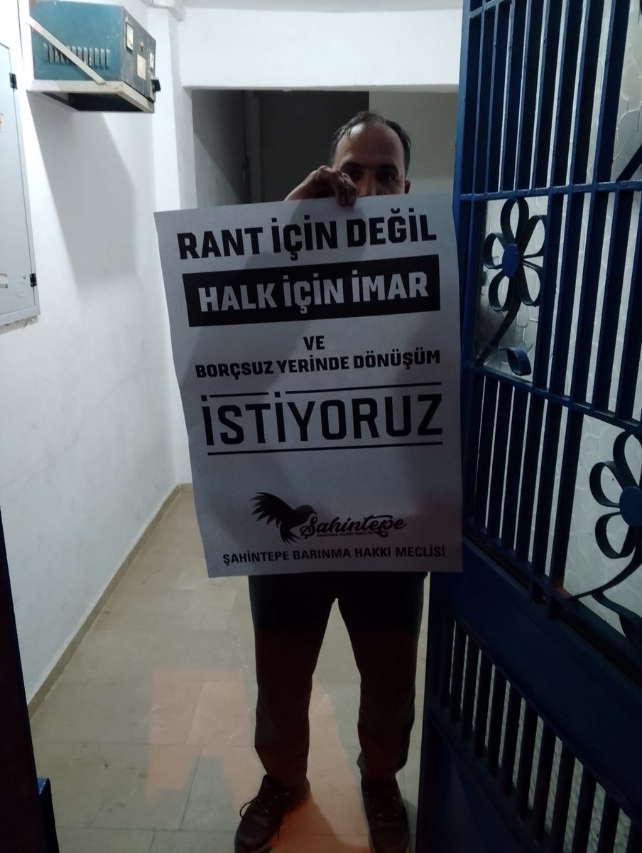 dirensahintepe's tweet photo. Geçtiğimiz pazar akşamı mahallemizde komşularımızla birlikte, afişlerimizi camlara astık.
Kampanyamız tüm hızıyla devam ediyor.
Yıldırma ve sindirme politikalarına, baskılara ve tüm engelleme girişimlerine rağmen hak mücadelemizden asla vazgeçmeyeceğiz.
Rant için değil, halk için imar ve borçsuz yerinde dönüşüm istiyoruz.

Birlikte daha da güçlüyüz.