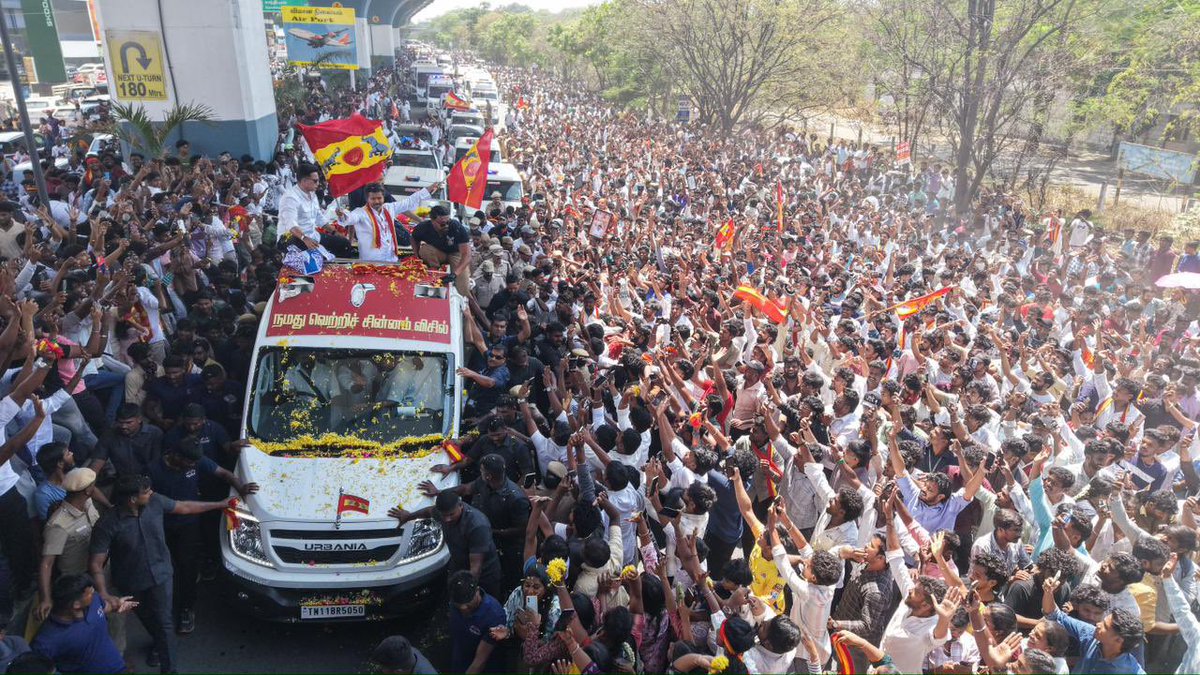 BTP_Offl's tweet image. Coimbatore is Stunned for Thalapathy Entry 🥵🥵🥵🥵🥵
@TVKVijayHQ 
#WhistleforTVK 
#TVKforTN
